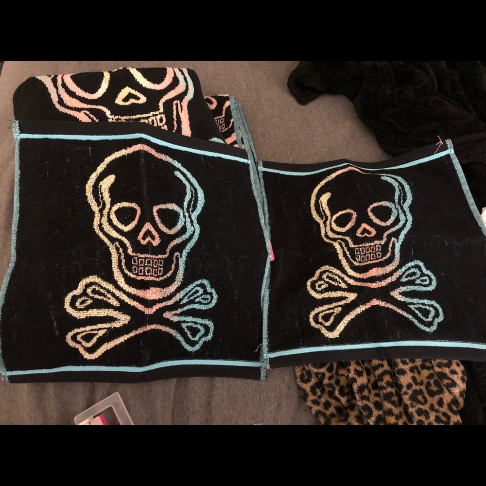 Four Skull Towels